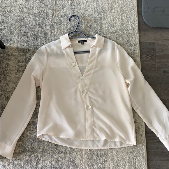 Dynamite Tops - SOLD💌 DYNAMITE BUTTONED BLOUSE